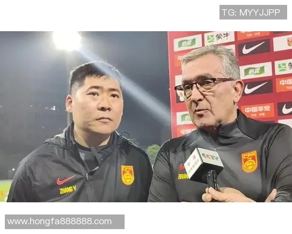 足球明星们热议李铁的执教风格与未来发展潜力